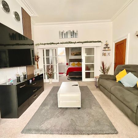 Victoria House - Self Catering Quiet Guesthouse - Adult Singles And Couples Only بلاكبول المظهر الخارجي الصورة