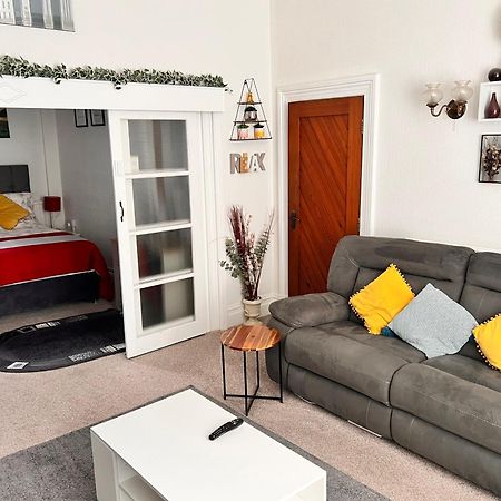 Victoria House - Self Catering Quiet Guesthouse - Adult Singles And Couples Only بلاكبول المظهر الخارجي الصورة