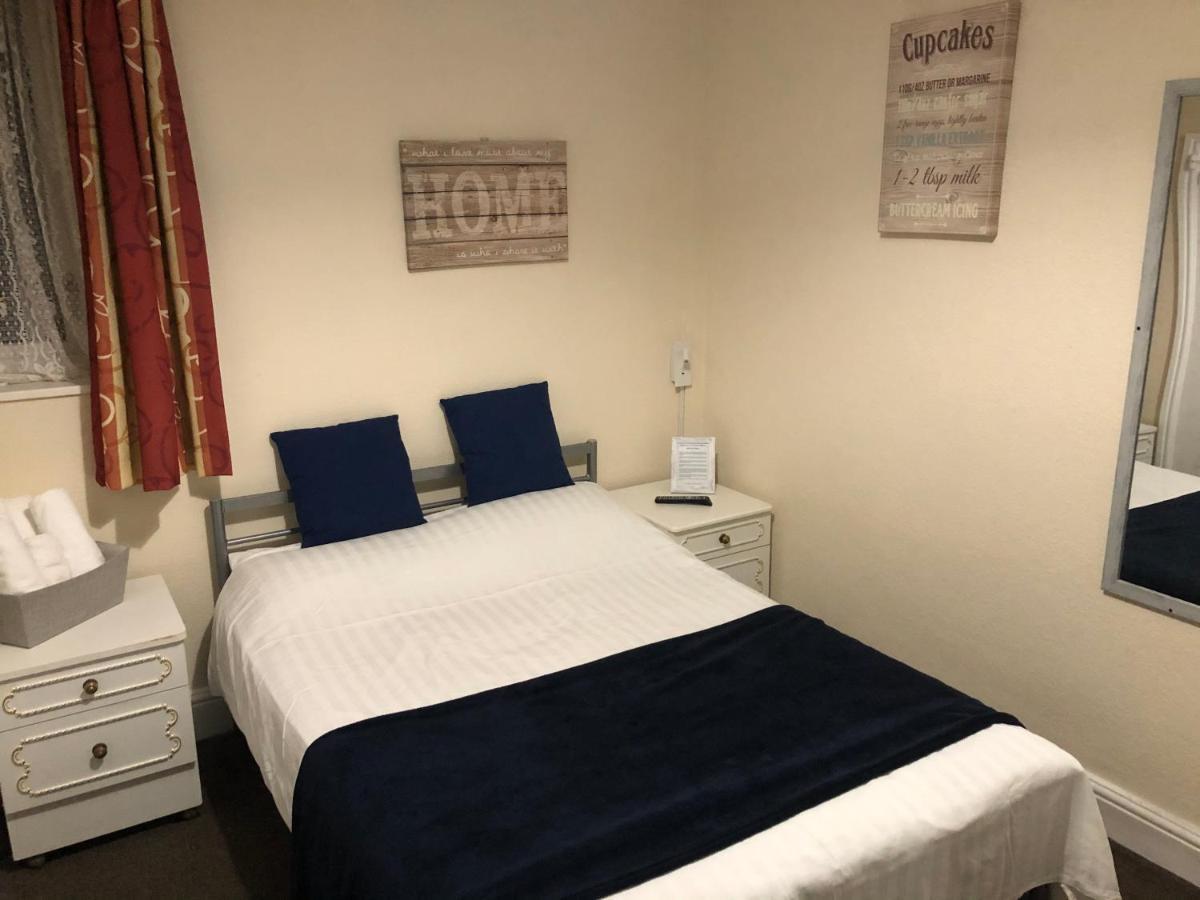 Victoria House - Self Catering Quiet Guesthouse - Adult Singles And Couples Only بلاكبول المظهر الخارجي الصورة