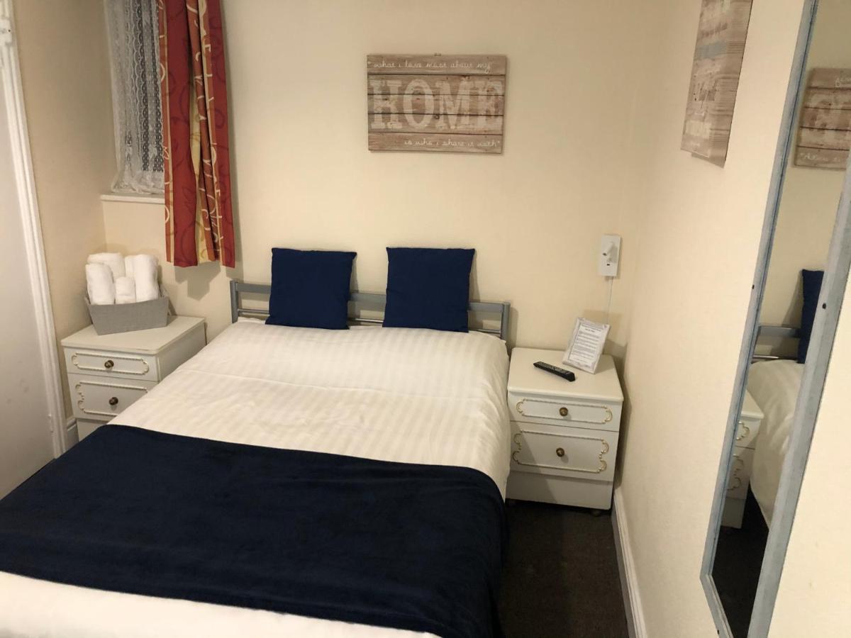 Victoria House - Self Catering Quiet Guesthouse - Adult Singles And Couples Only بلاكبول المظهر الخارجي الصورة