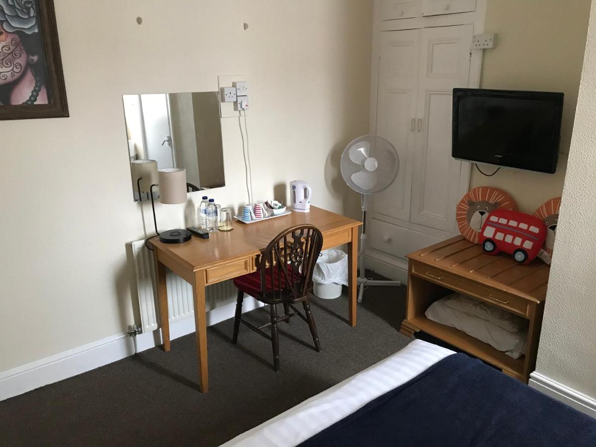 Victoria House - Self Catering Quiet Guesthouse - Adult Singles And Couples Only بلاكبول المظهر الخارجي الصورة