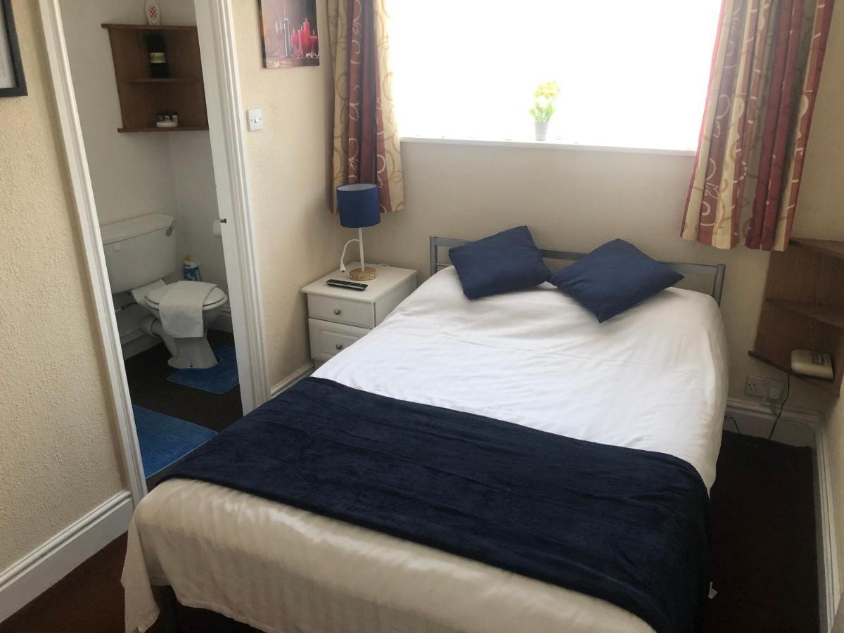 Victoria House - Self Catering Quiet Guesthouse - Adult Singles And Couples Only بلاكبول المظهر الخارجي الصورة