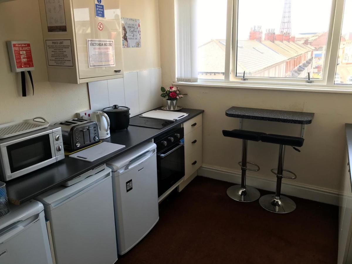 Victoria House - Self Catering Quiet Guesthouse - Adult Singles And Couples Only بلاكبول المظهر الخارجي الصورة