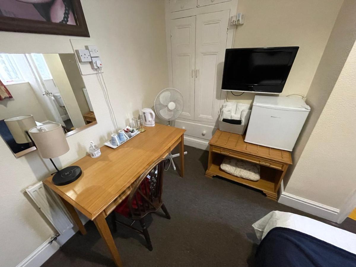 Victoria House - Self Catering Quiet Guesthouse - Adult Singles And Couples Only بلاكبول المظهر الخارجي الصورة