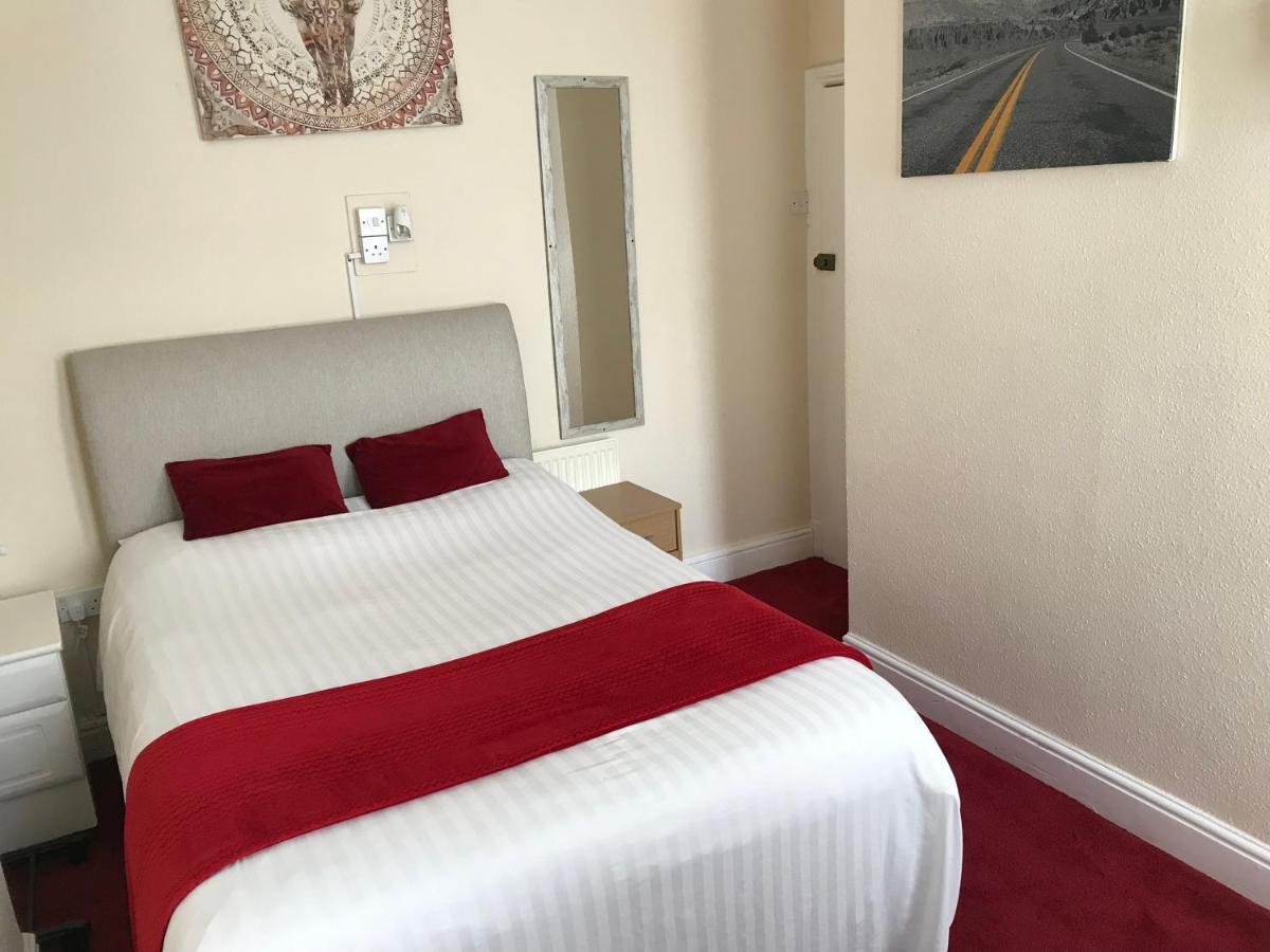 Victoria House - Self Catering Quiet Guesthouse - Adult Singles And Couples Only بلاكبول المظهر الخارجي الصورة