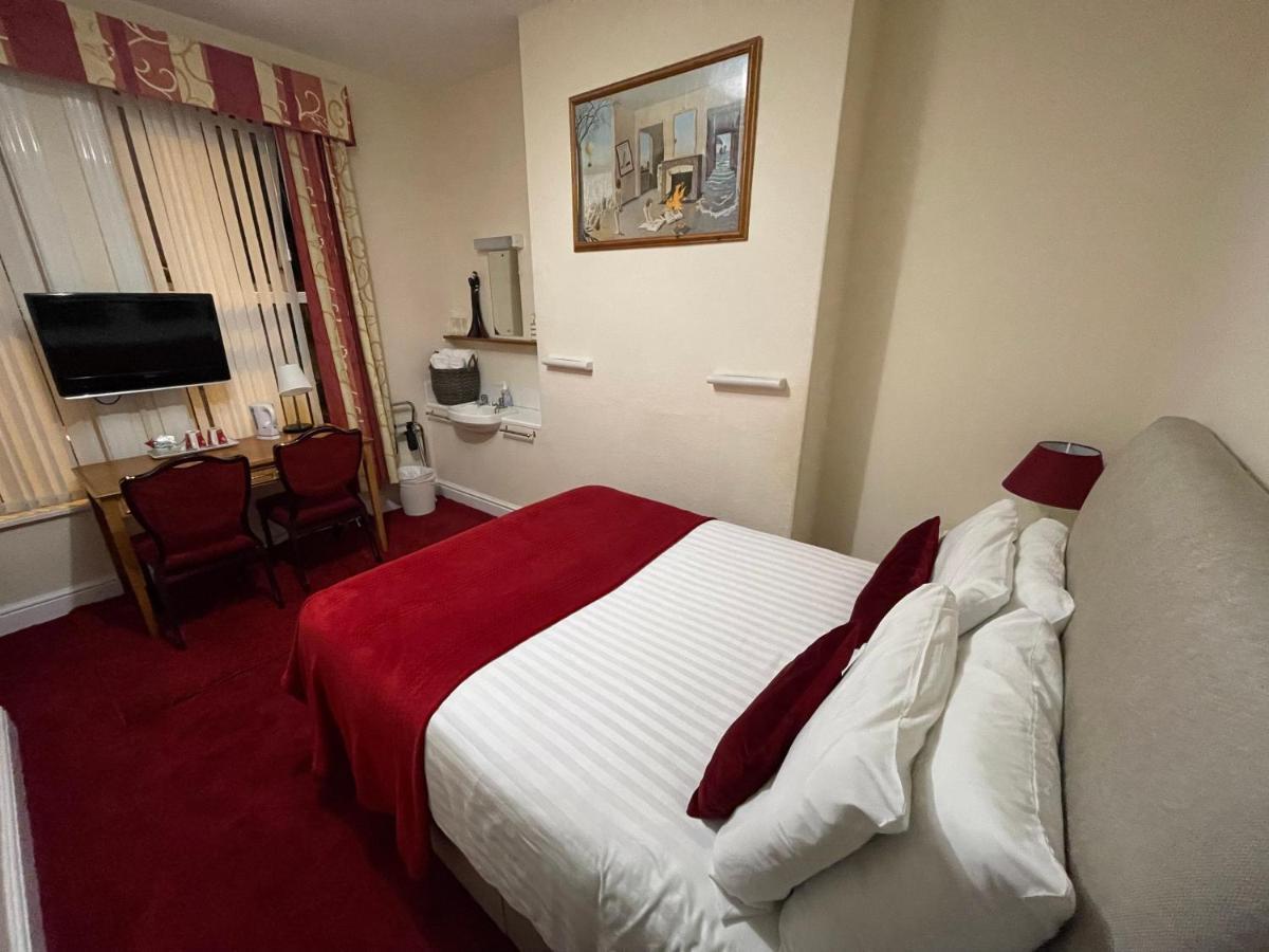 Victoria House - Self Catering Quiet Guesthouse - Adult Singles And Couples Only بلاكبول المظهر الخارجي الصورة