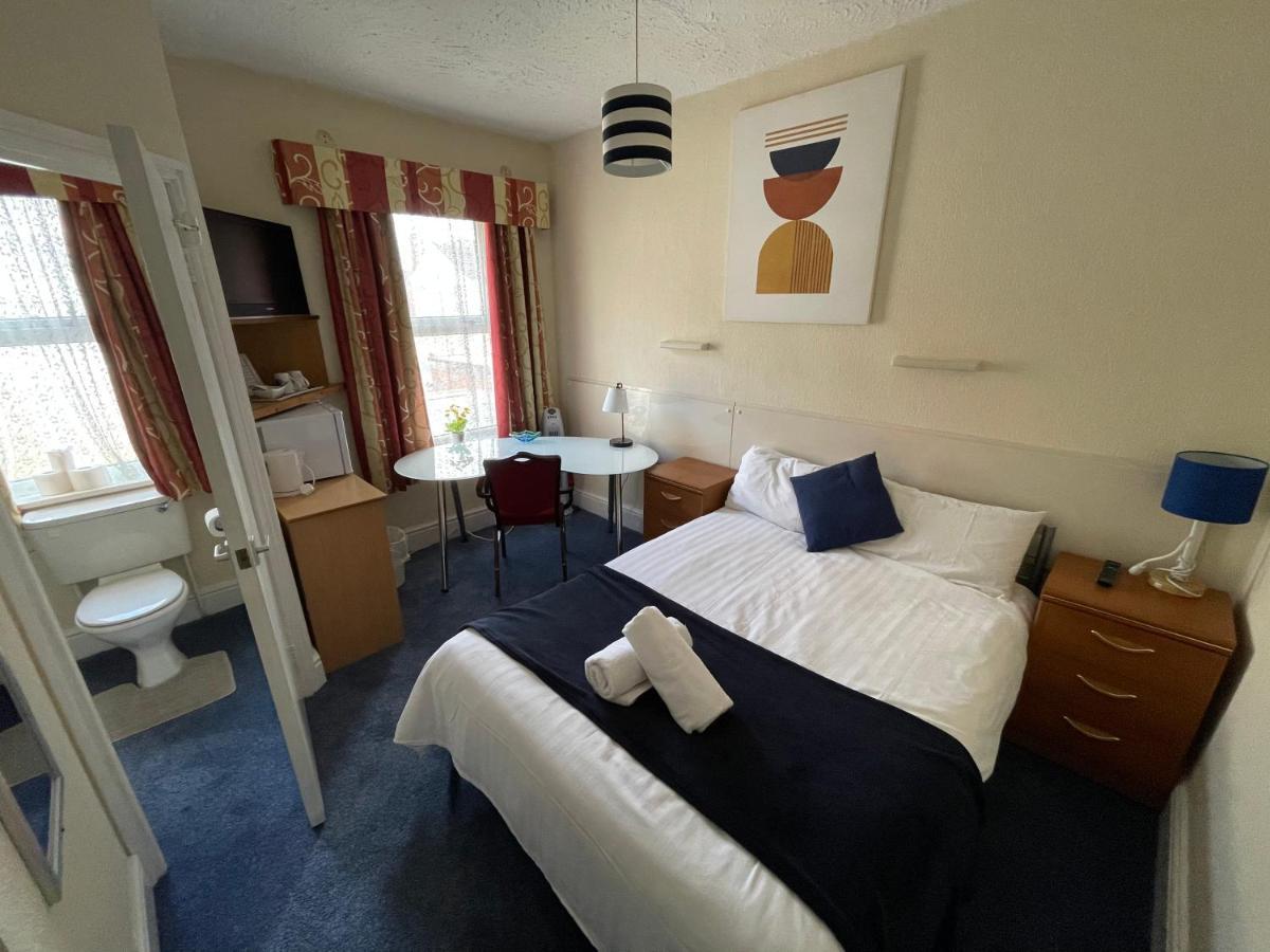 Victoria House - Self Catering Quiet Guesthouse - Adult Singles And Couples Only بلاكبول المظهر الخارجي الصورة