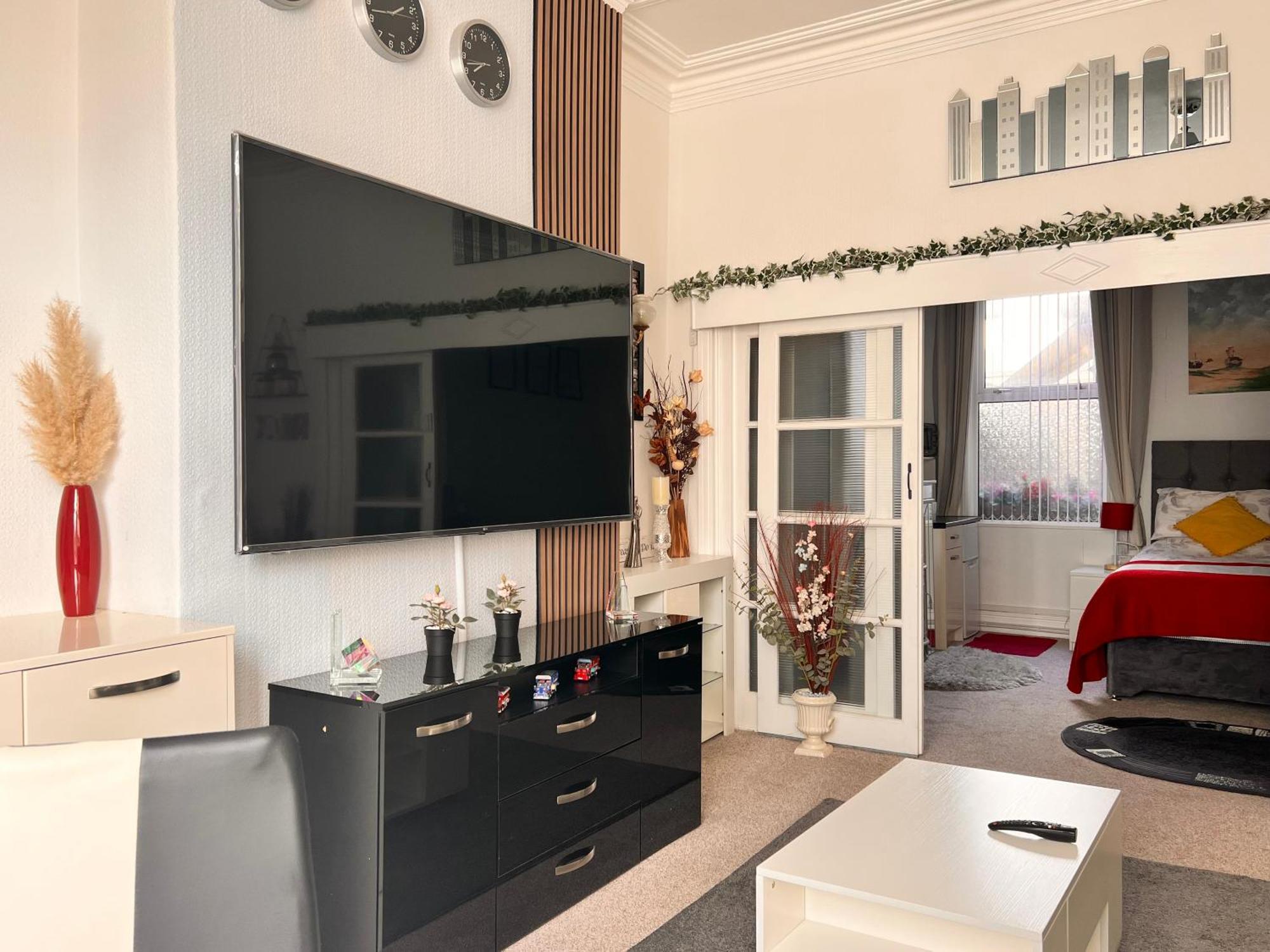 Victoria House - Self Catering Quiet Guesthouse - Adult Singles And Couples Only بلاكبول المظهر الخارجي الصورة