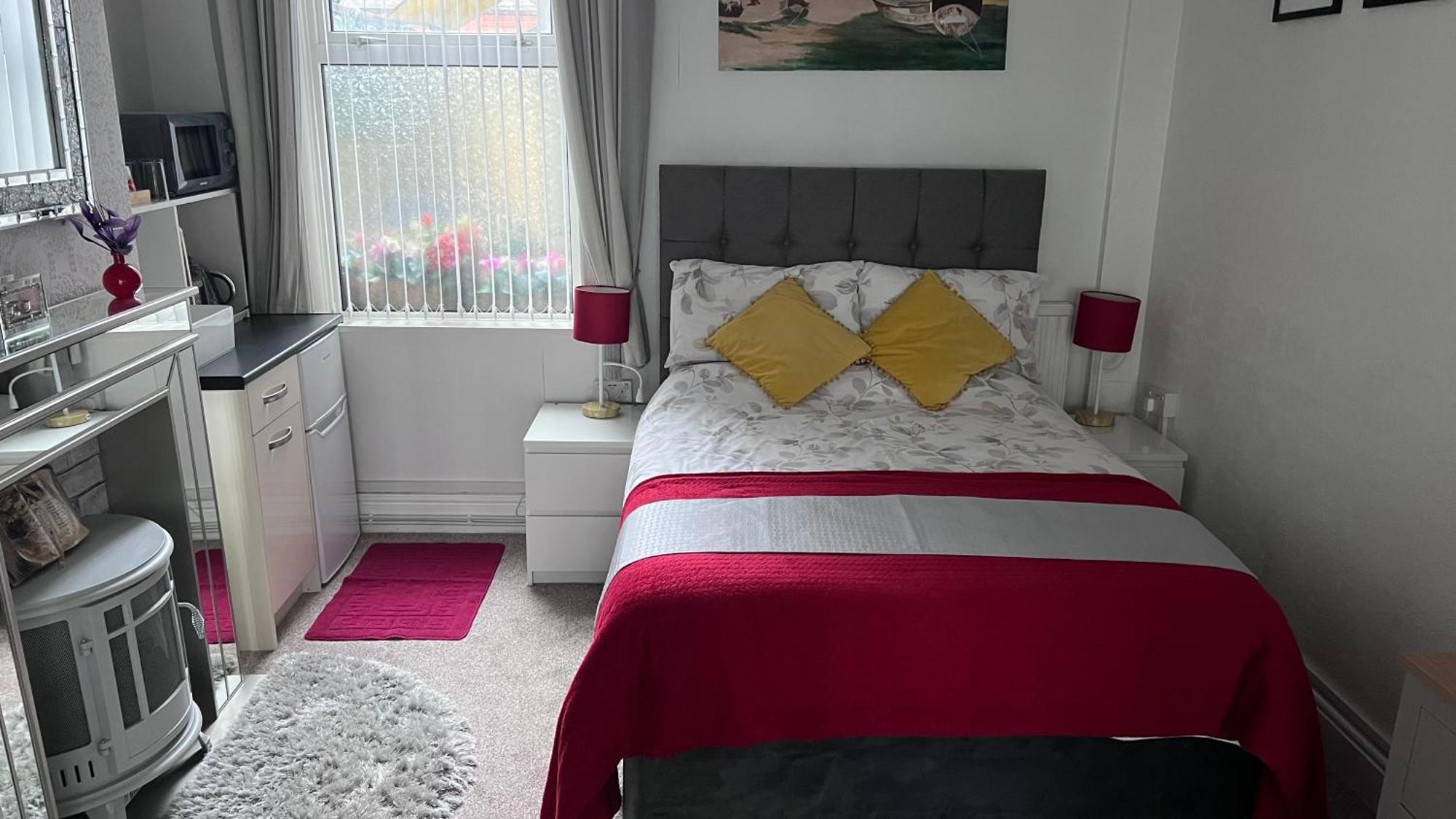 Victoria House - Self Catering Quiet Guesthouse - Adult Singles And Couples Only بلاكبول المظهر الخارجي الصورة