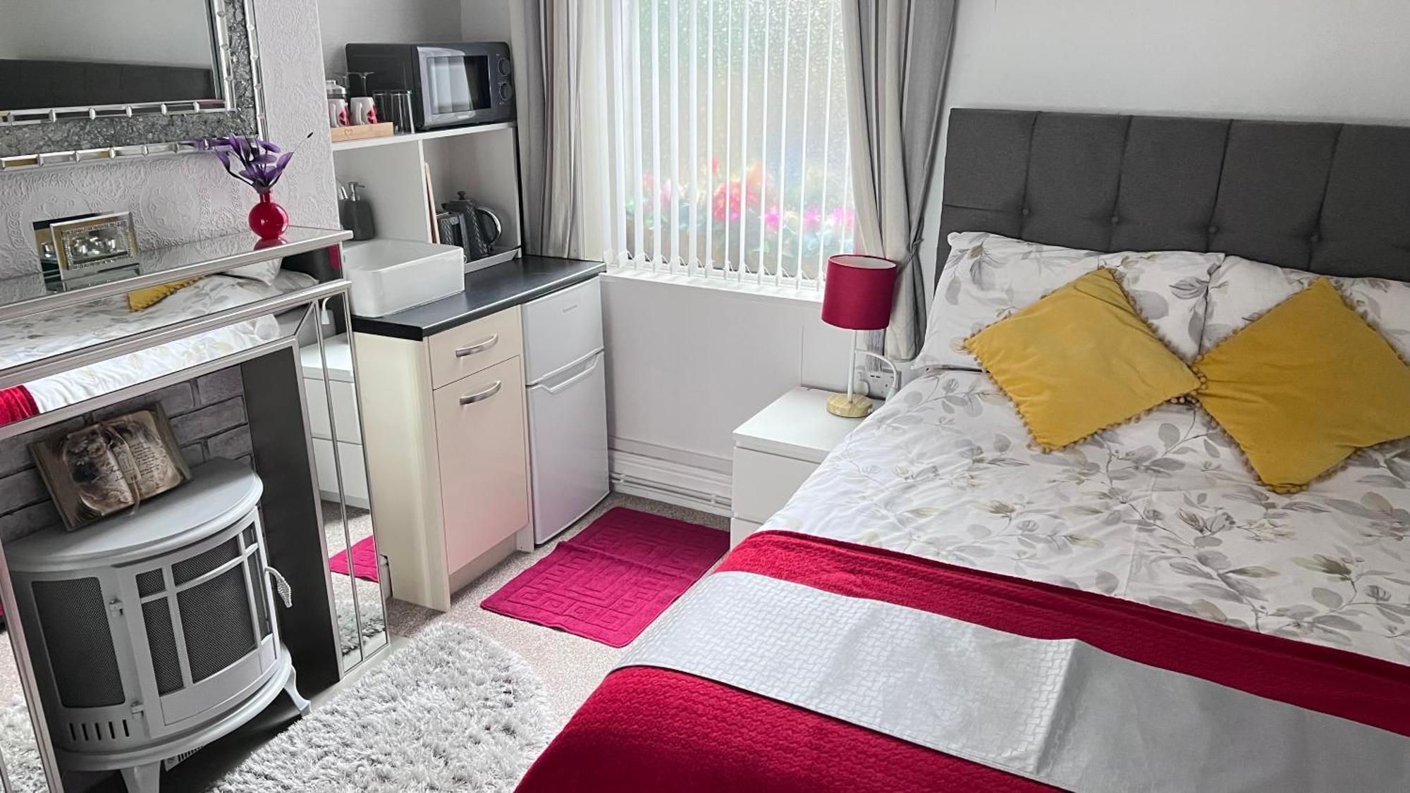 Victoria House - Self Catering Quiet Guesthouse - Adult Singles And Couples Only بلاكبول المظهر الخارجي الصورة