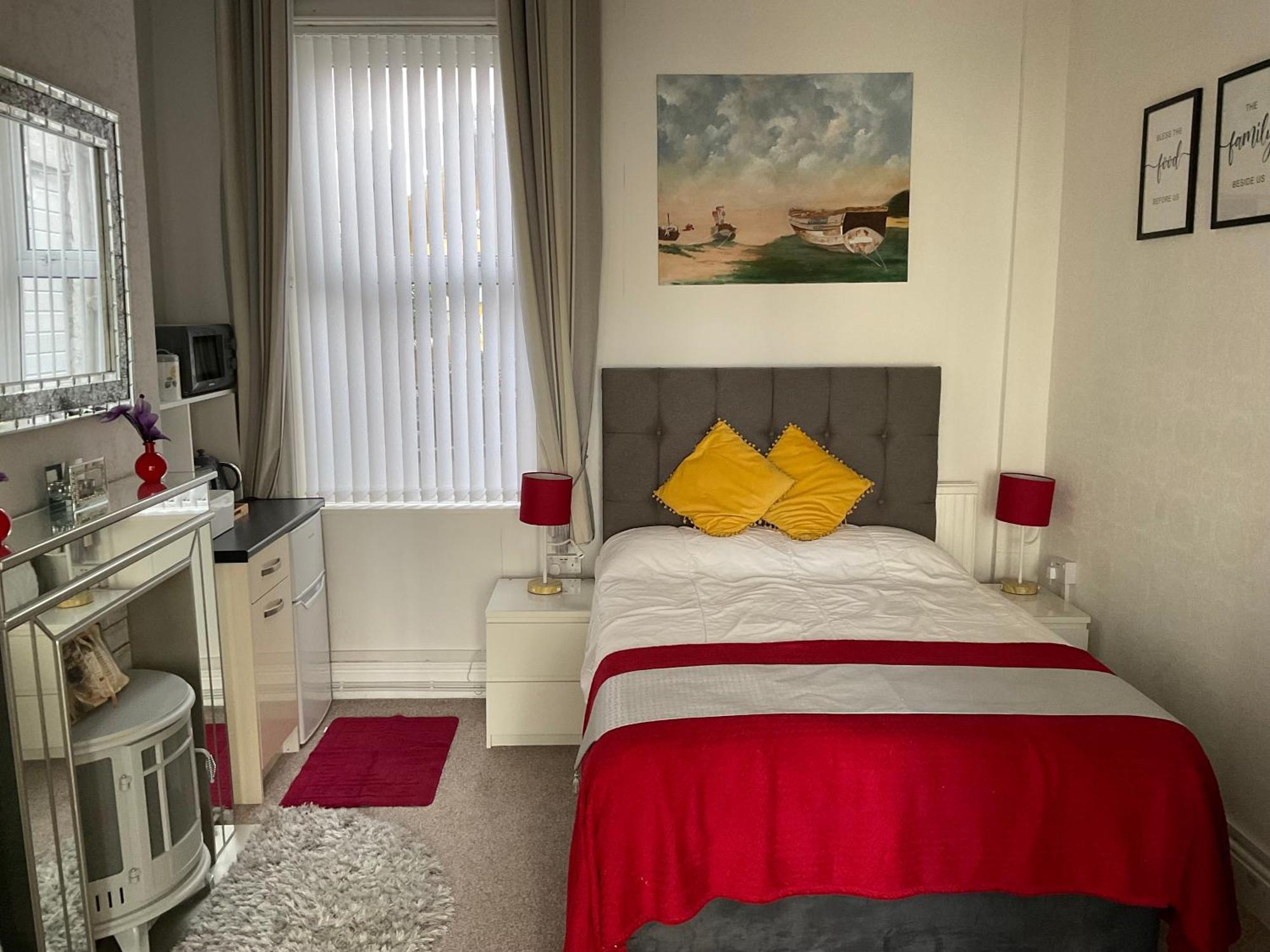 Victoria House - Self Catering Quiet Guesthouse - Adult Singles And Couples Only بلاكبول المظهر الخارجي الصورة