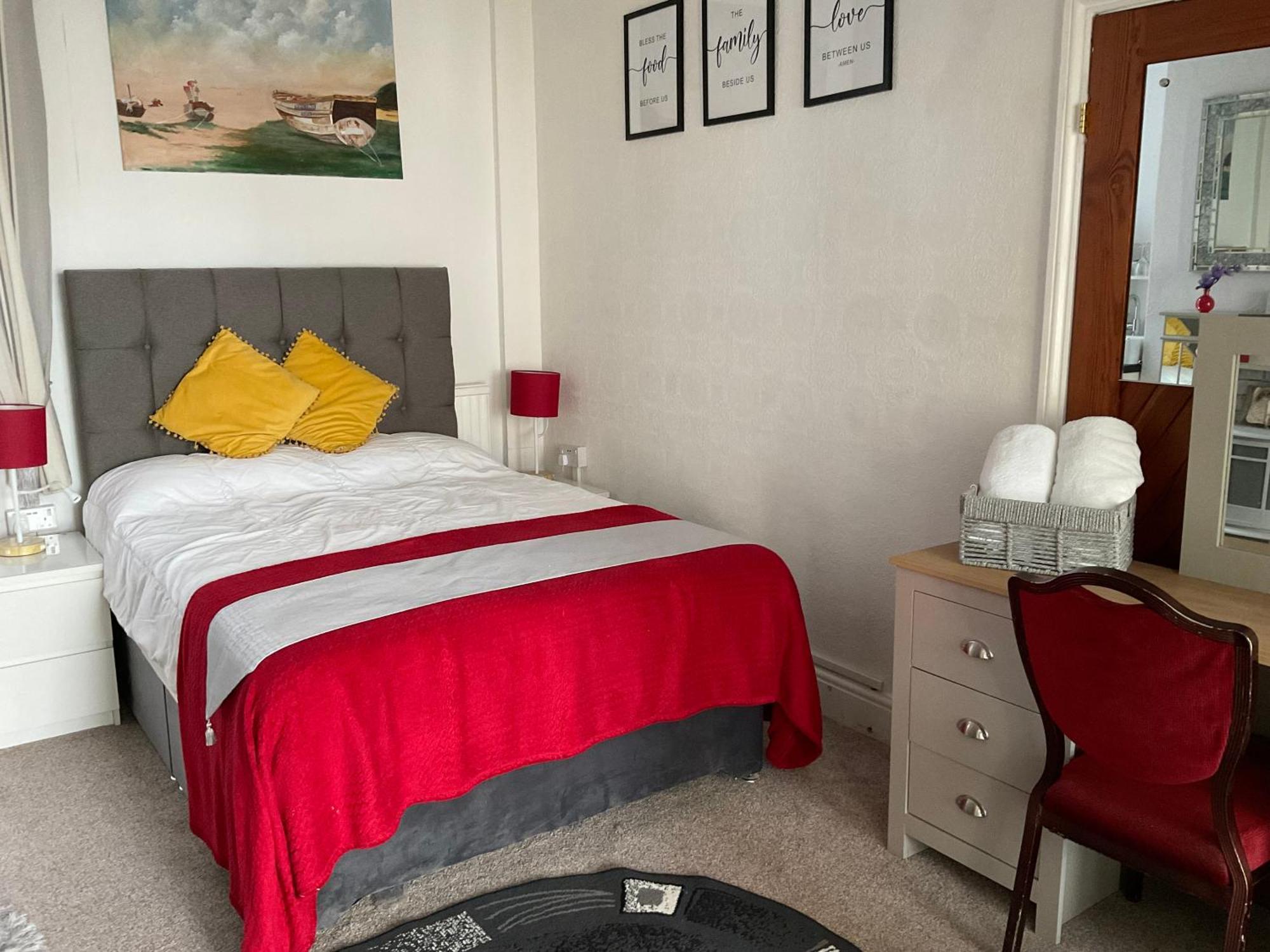 Victoria House - Self Catering Quiet Guesthouse - Adult Singles And Couples Only بلاكبول المظهر الخارجي الصورة