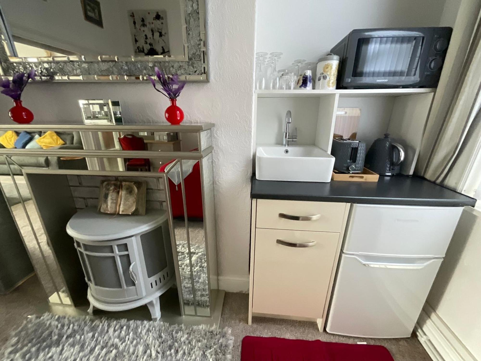 Victoria House - Self Catering Quiet Guesthouse - Adult Singles And Couples Only بلاكبول المظهر الخارجي الصورة