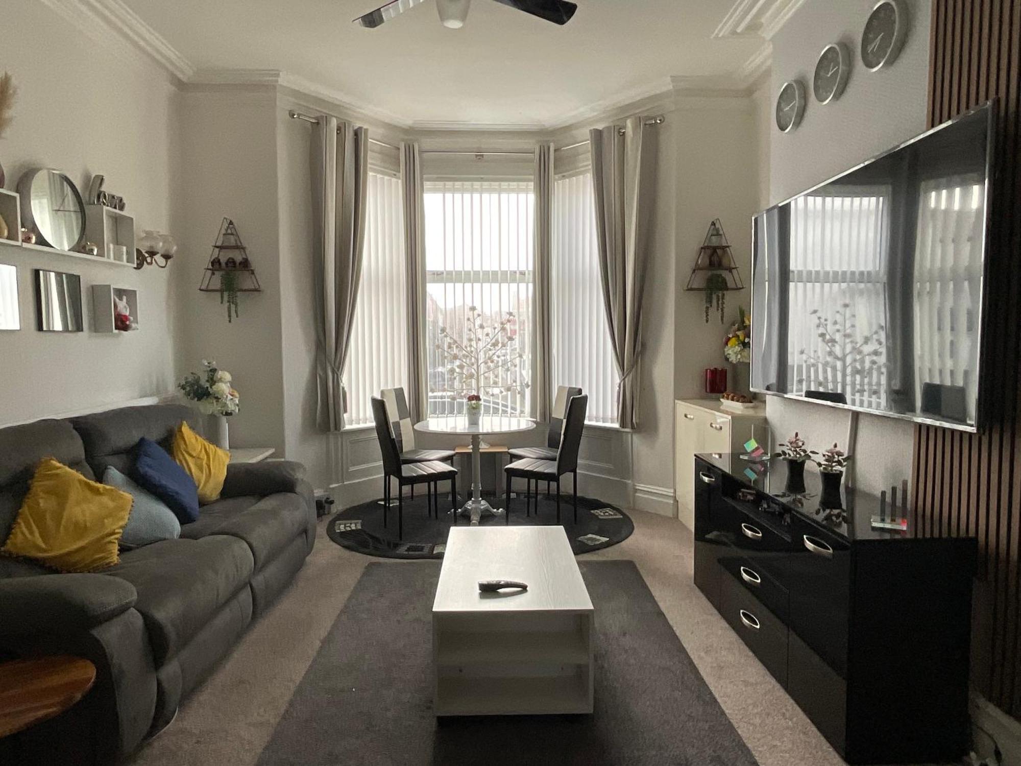 Victoria House - Self Catering Quiet Guesthouse - Adult Singles And Couples Only بلاكبول المظهر الخارجي الصورة