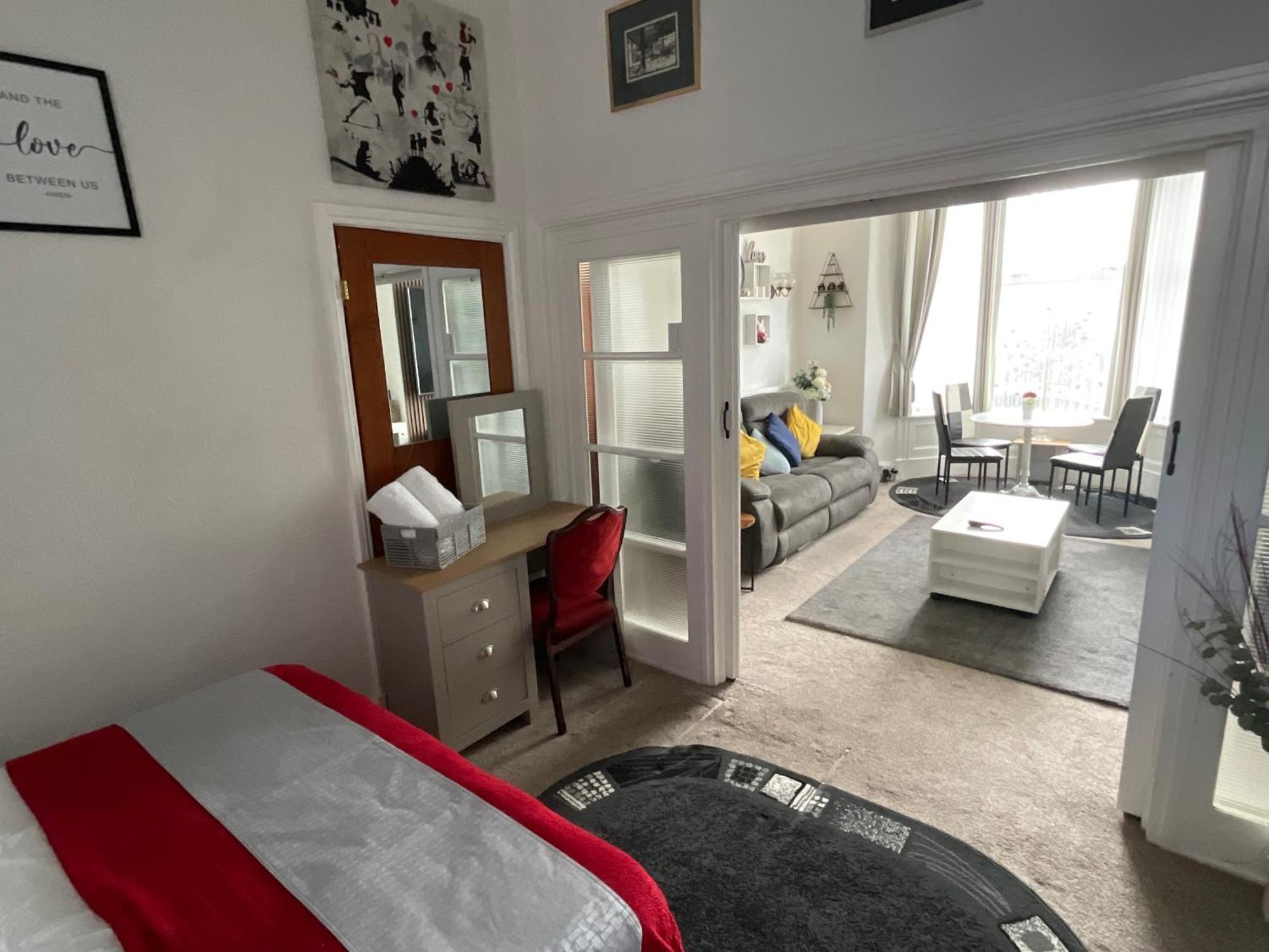 Victoria House - Self Catering Quiet Guesthouse - Adult Singles And Couples Only بلاكبول المظهر الخارجي الصورة