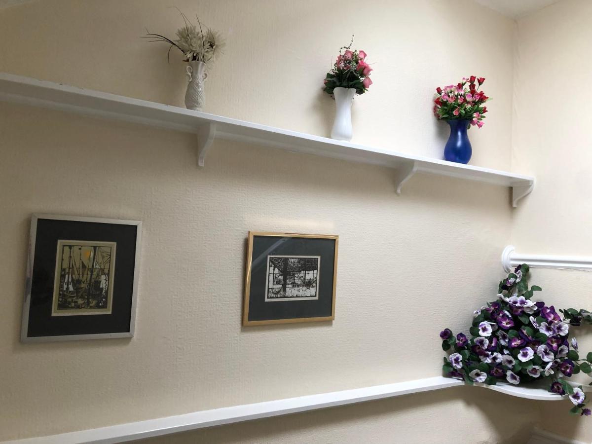 Victoria House - Self Catering Quiet Guesthouse - Adult Singles And Couples Only بلاكبول المظهر الخارجي الصورة